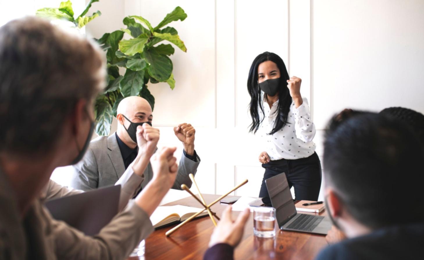 Team-Meeting zur Optimierung von Finanzprozessen